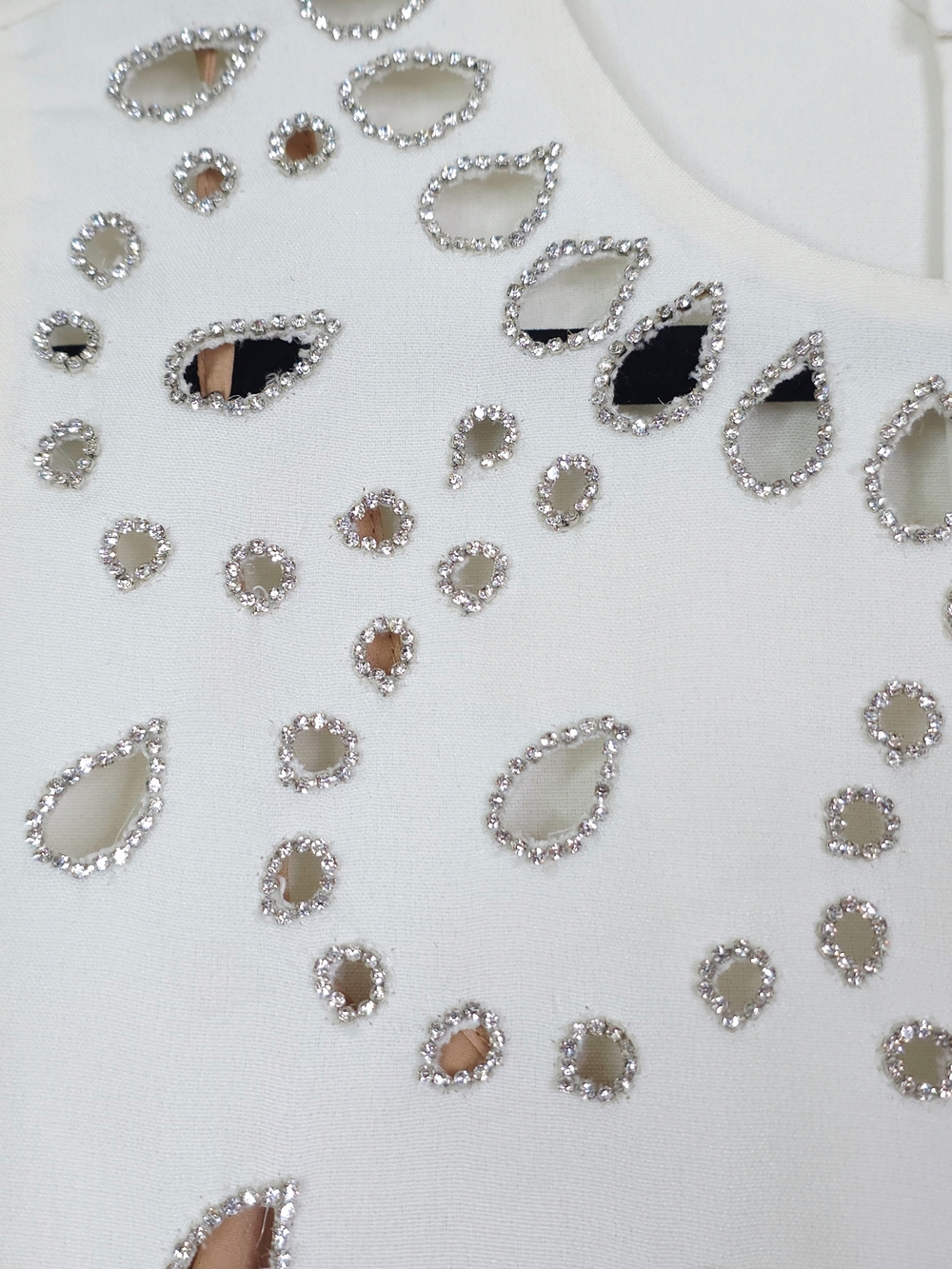 Alexis Tavy Top White Rhinestone Crystal Laser Cut Out Cropped NWT Size S - Picture 6 of 12